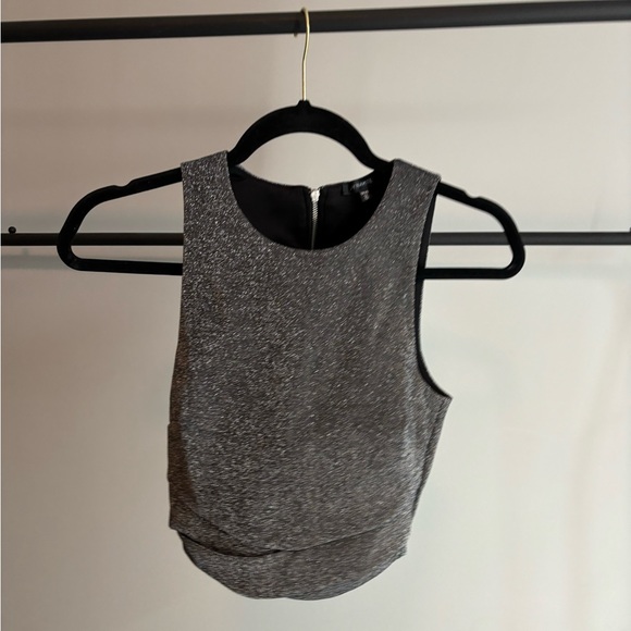 Crop top - Picture 1 of 6